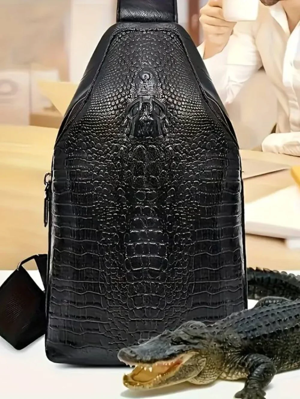 Crocodile Pattern Chest Bag with Earphone Hole Casual Shoulder Messenger Bag